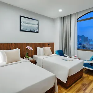 Hotel Happy Life Grand & Rooftop Skybar, Ho Či Minovo Město